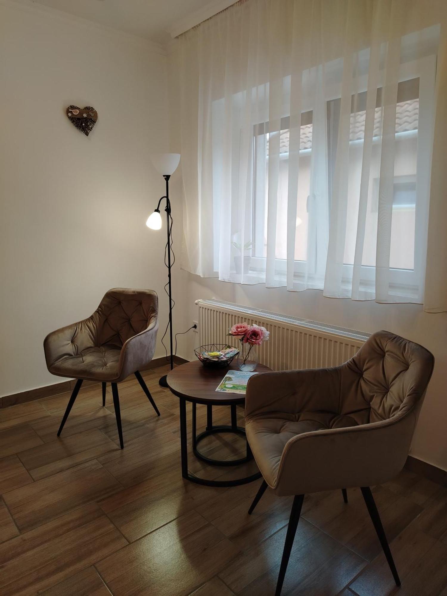 Kaptarko Apartmanhaz 代姆延 外观 照片